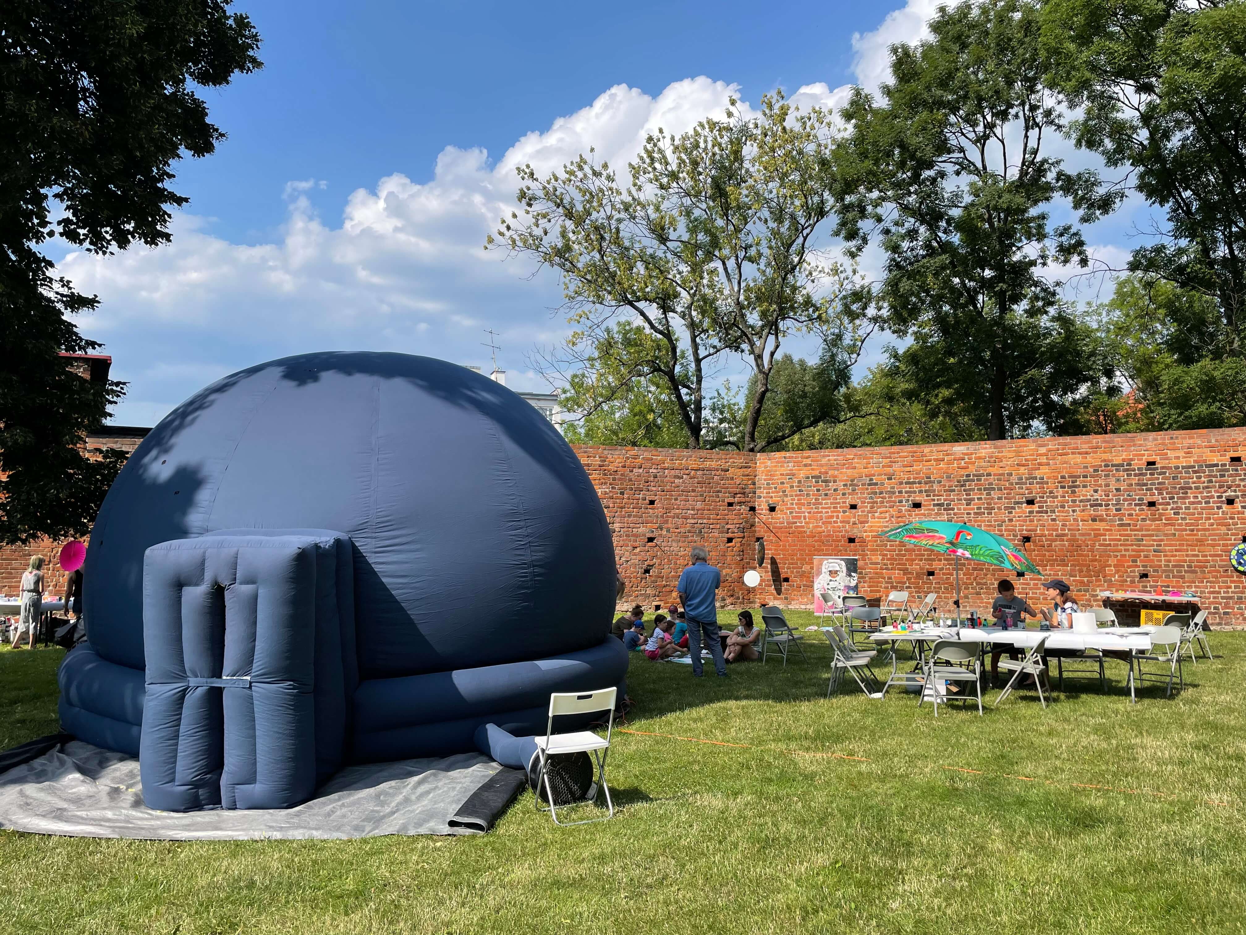 Orbitek Mobilne Planetarium na Eventy Plener Urodziny Imprezy Przenośne Obwoźne kopuła